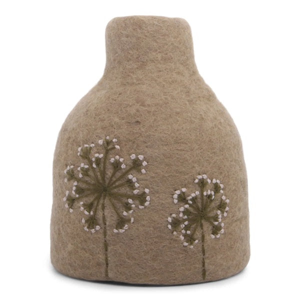 Vases en feutrine avec broderies